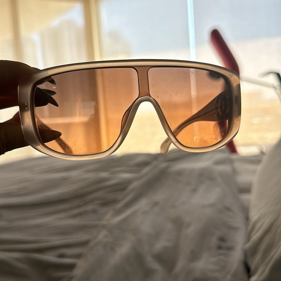 Chanel shield sunglasses - Picture 2 of 8